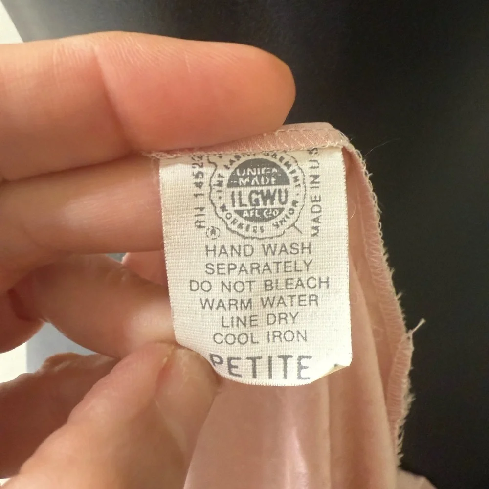 1980s Pretty Pink and Lace Robe Size Petite‎ - Excellent Condition
